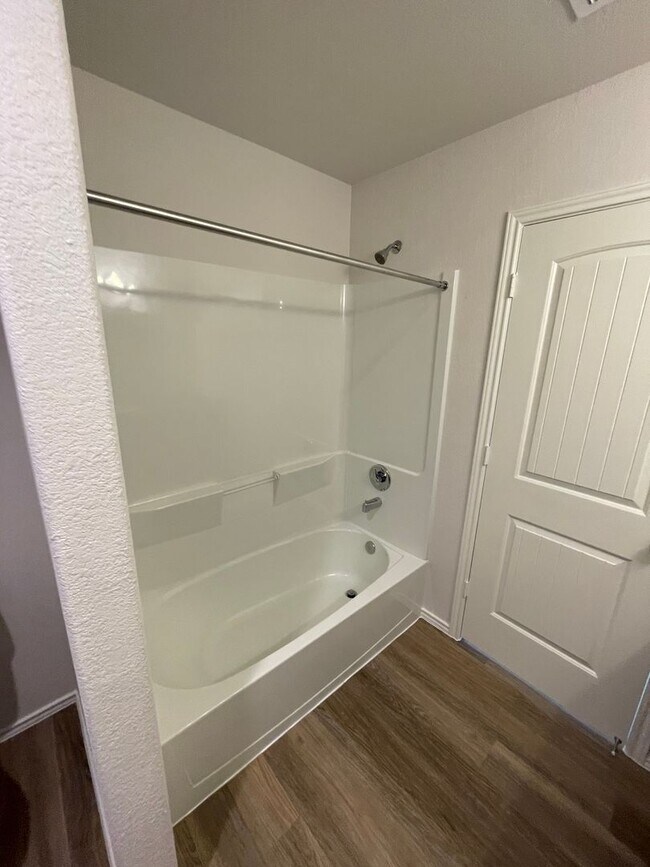 Building Photo - Secure Your Spot – 3 Bedroom, 2.5 Bath Home in Houston