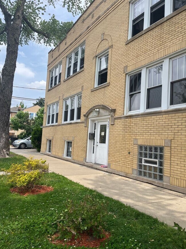 Primary Photo - 2609 N Lavergne Ave