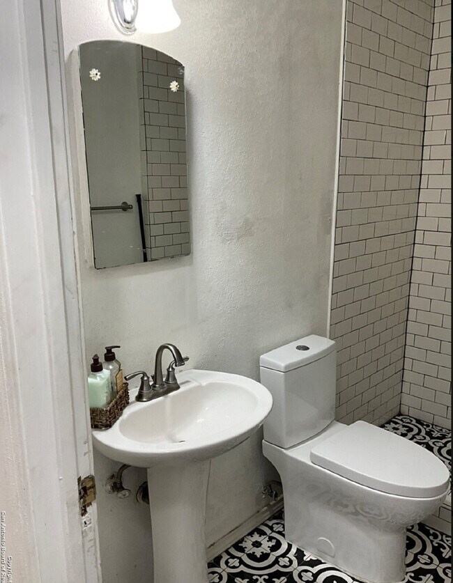 Building Photo - Charming 3-Bedroom Home in San Antonio - P...