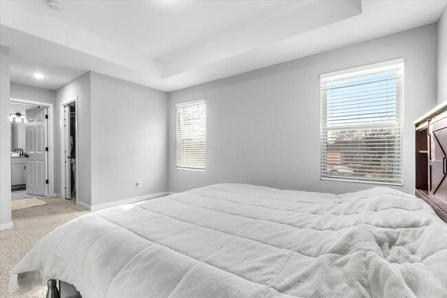 Building Photo - 9805 Newburgh Rd