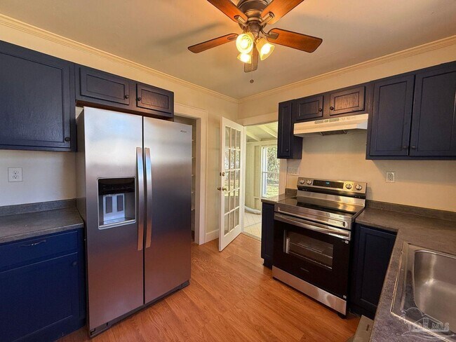 Building Photo - 1120 Barcia Dr