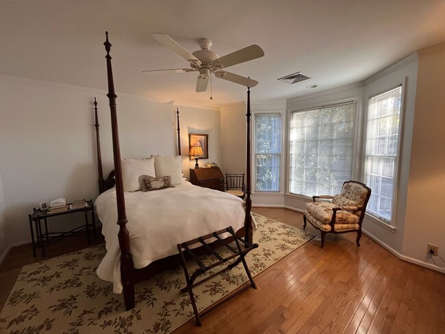 Building Photo - 2 Bedroom/ 2.5 Bath Townhome with 1 Car Ga...