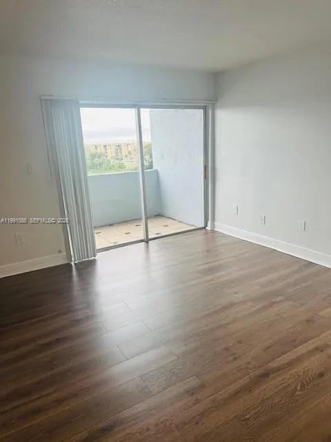 Building Photo - 9351 Fontainebleau Blvd