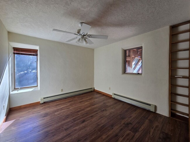 Building Photo - 2835 Don Quixote