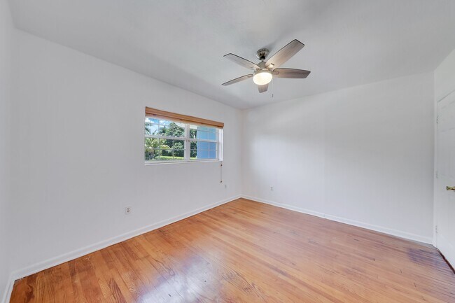 Building Photo - 13521 S Biscayne River Dr