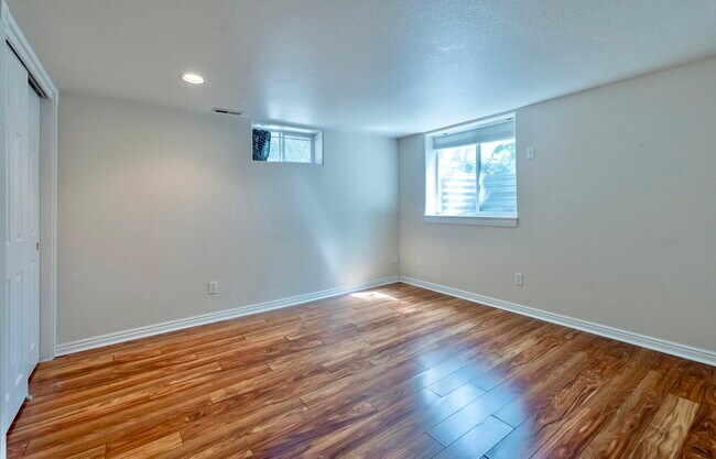 Building Photo - 1805 N 15th St