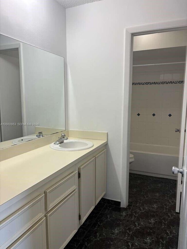 Building Photo - 5937 Forest Hill Blvd