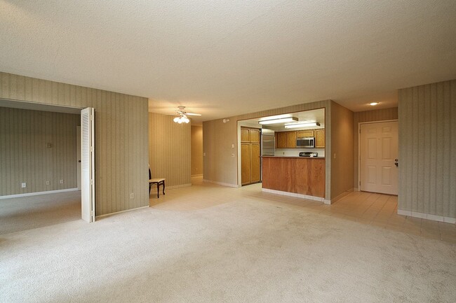 Building Photo - 2Bd/2Ba Mercer Island Condo