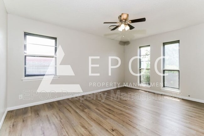 Building Photo - 1101 Swope Dr