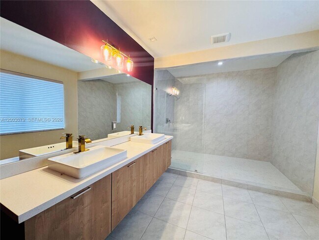 Building Photo - 8108 NW 48th Terrace