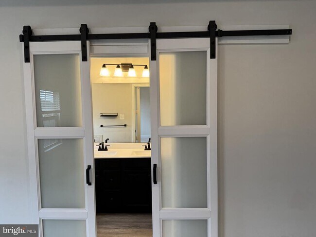 Building Photo - 10323 Quillback St