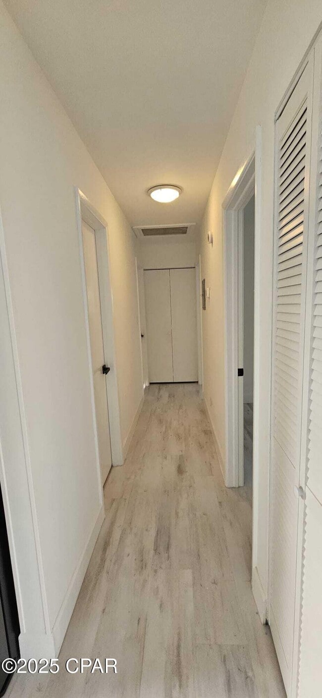 Building Photo - 137 Santee Dr