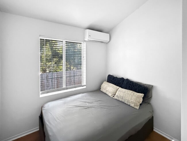 Building Photo - 1019 33rd St