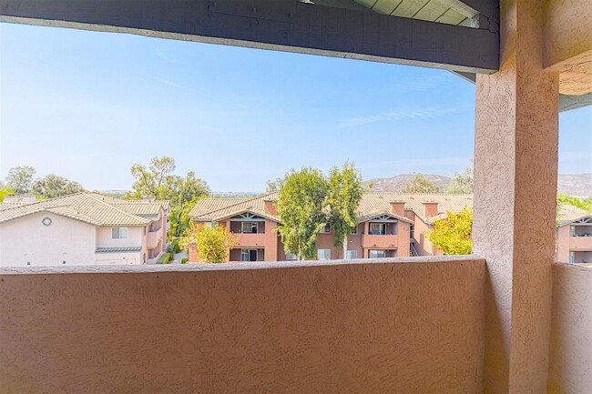 Building Photo - Well-Kept 2 Bedroom Condo with Amazing Views