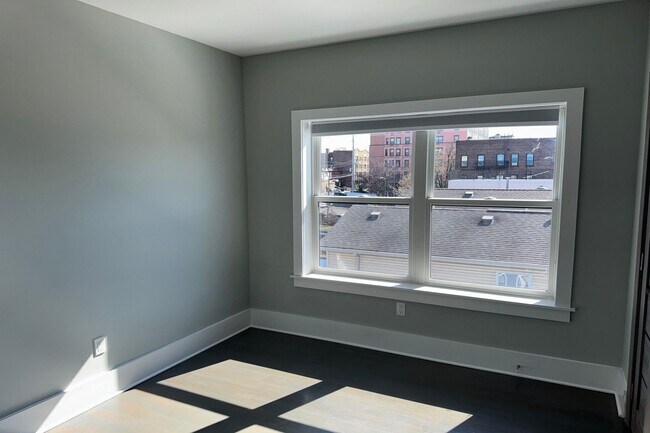 Building Photo - 76 Corbin Ave
