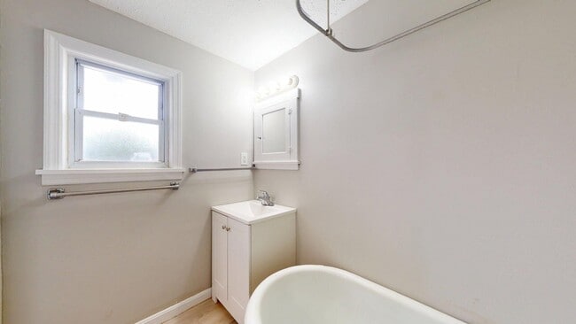 Building Photo - 3816 W 36th St