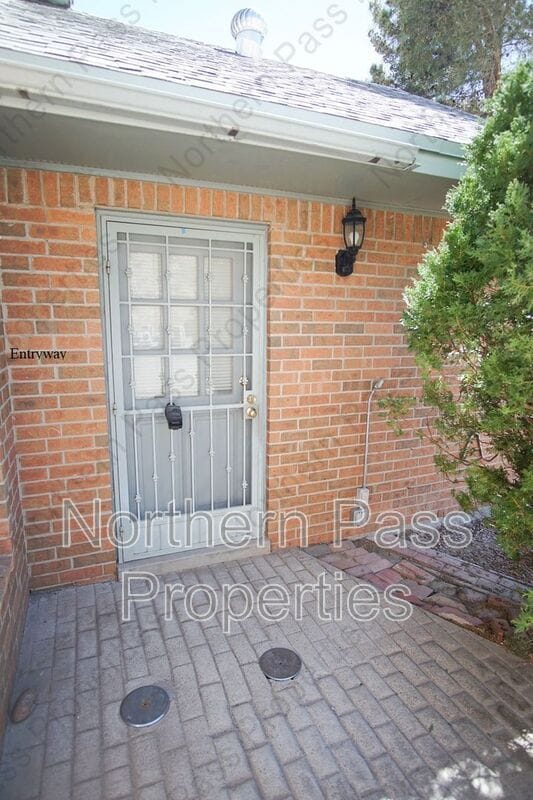 Building Photo - 1808 Gurss Pl
