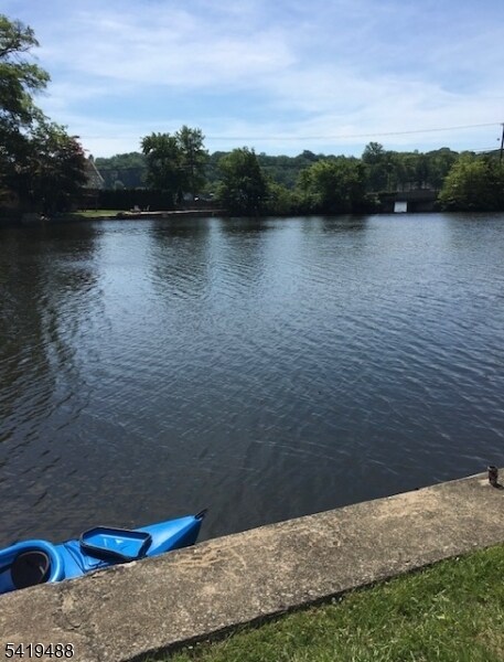 Building Photo - 20 Seneca Trl