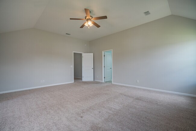 Building Photo - 418 Huntington Dr