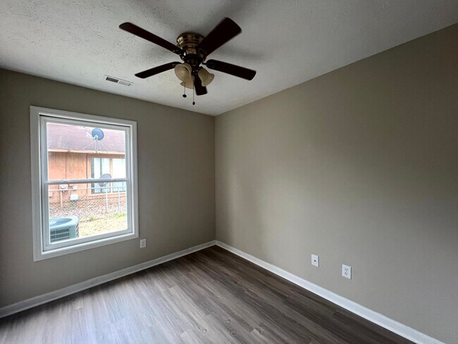 Building Photo - 544 Auburndale Ln