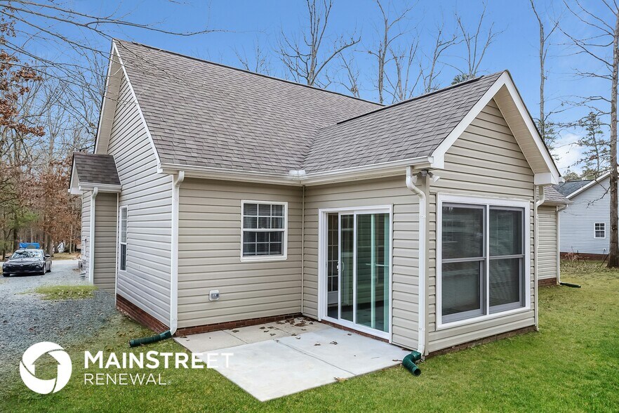 Building Photo - 1323 Tucker Rd