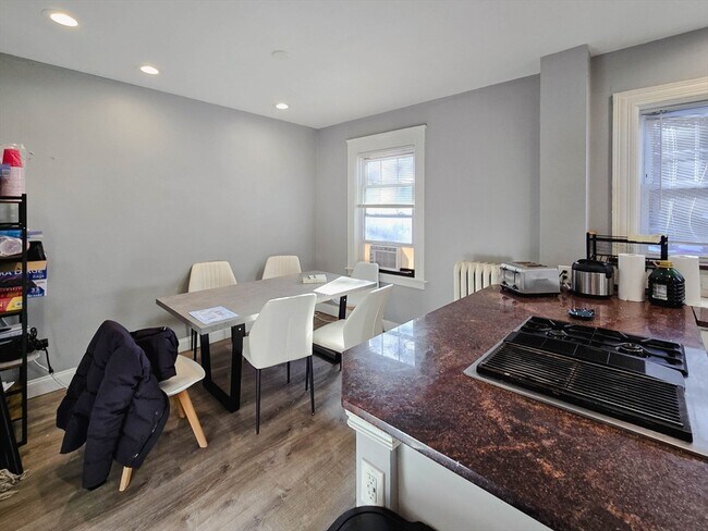 Building Photo - 235-237-237 Chestnut Hill Ave