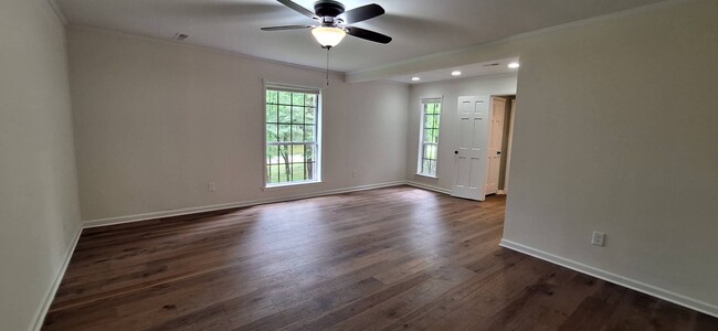 Building Photo - Beautifully renovated home in Rocky Woods ...
