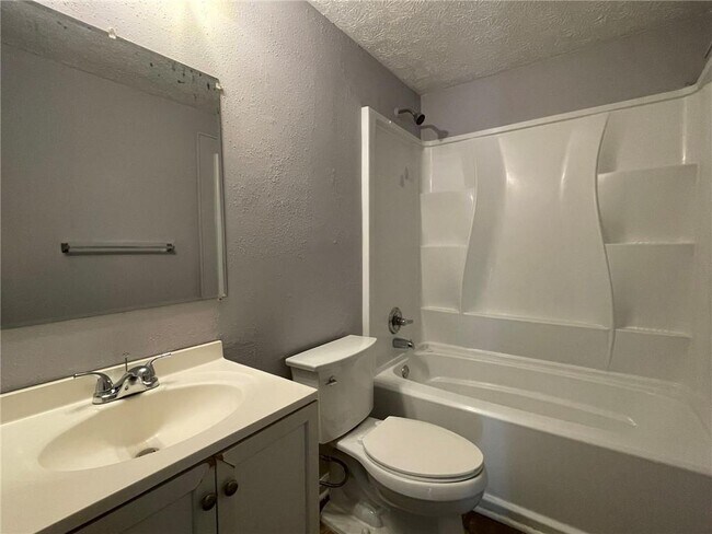 Building Photo - 1001 Traymore Dr