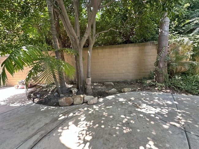 Building Photo - 10462 Sierra Cir