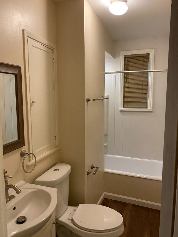 Building Photo - 428 W King St