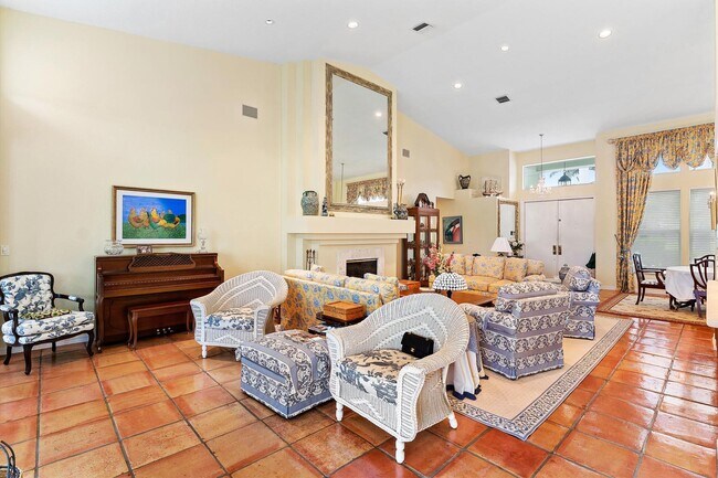 Building Photo - 1356 Thatch Palm Dr