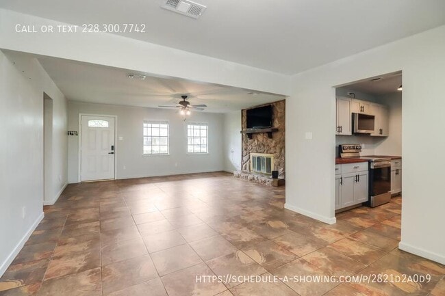 Building Photo - 647 Ridge Dr