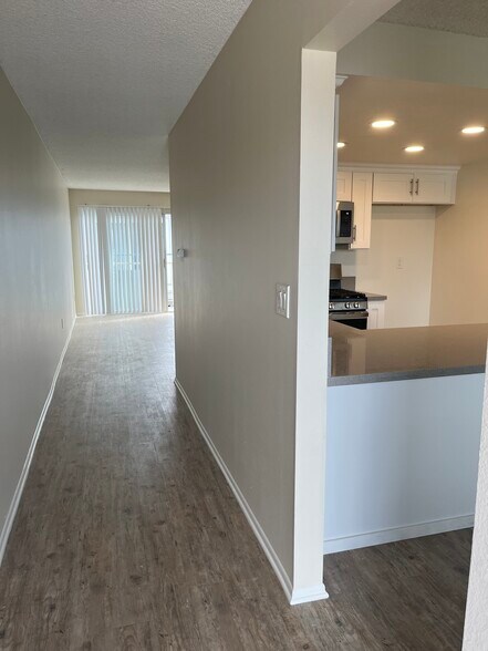 Entry - 16932 Lilac Lane