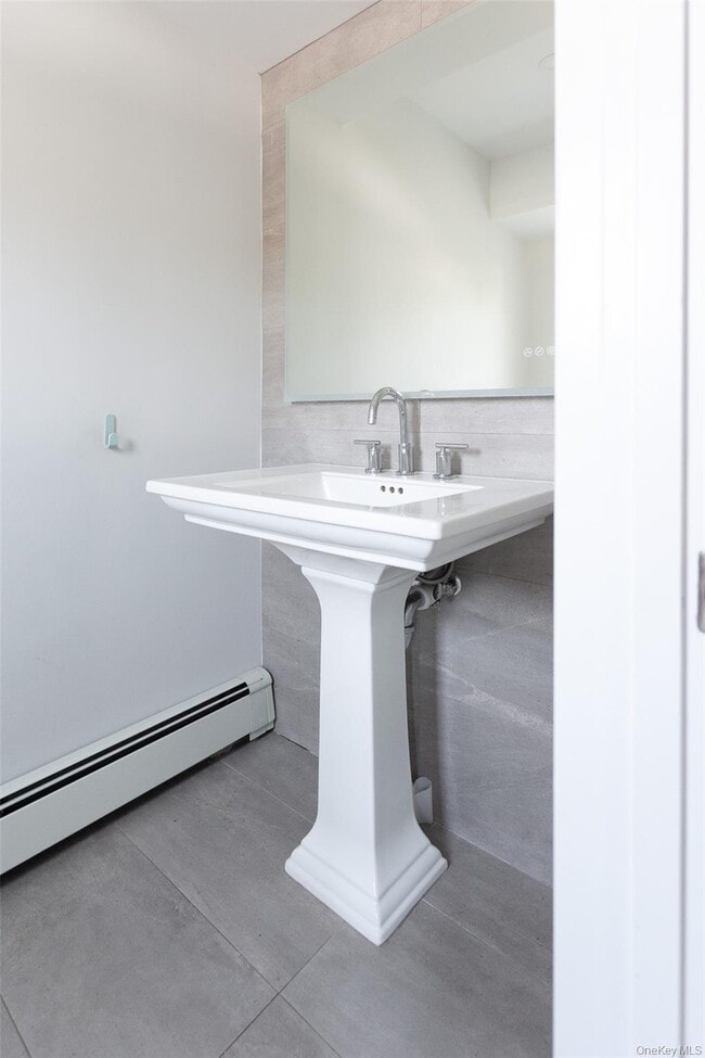 Building Photo - 355 E Beech St