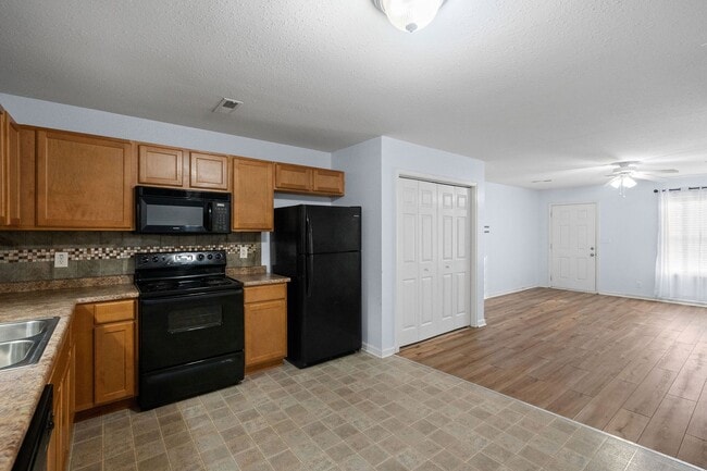 Building Photo - 504 Luxury Dr