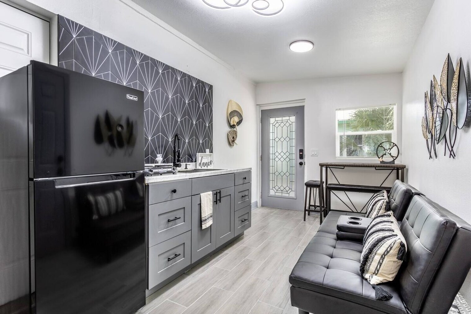 Building Photo - 5343 Hermosa St