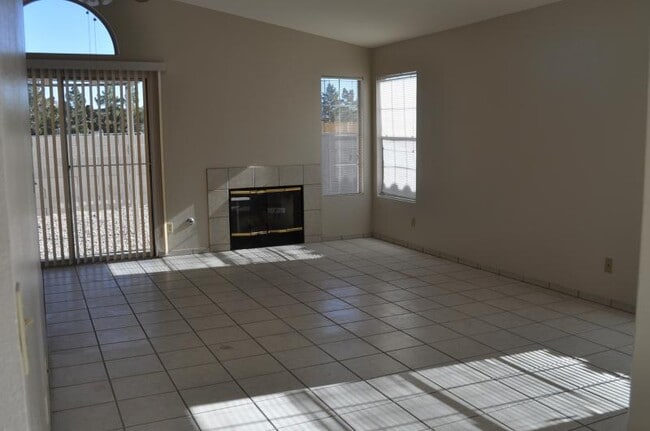 Building Photo - 1128 Pleasant Brook St