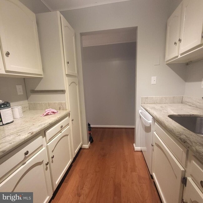 Building Photo - 5800 Cove Landing Rd