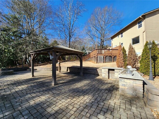 Building Photo - 885 Melody Ln