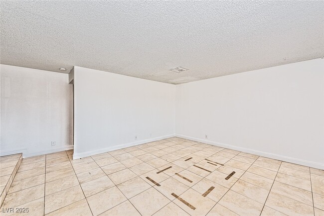 Building Photo - 2408 Paradise Village Way