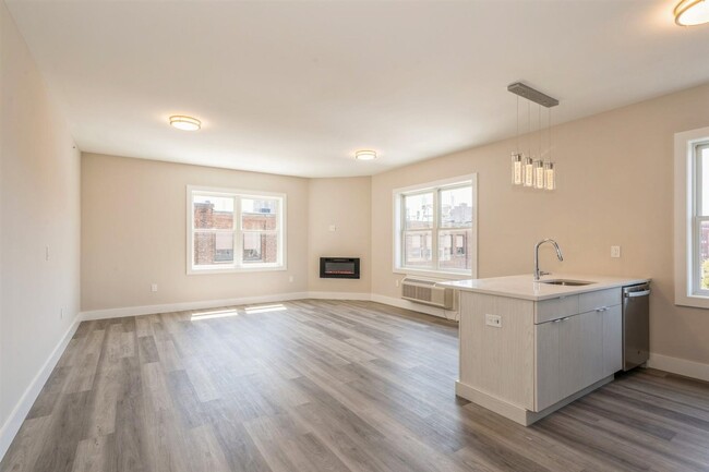 Building Photo - 6108 Hudson Ave