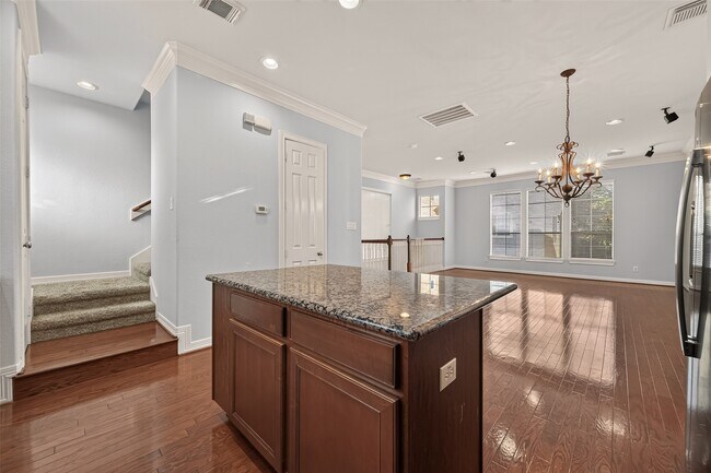 Building Photo - 3308 Clearview Cir