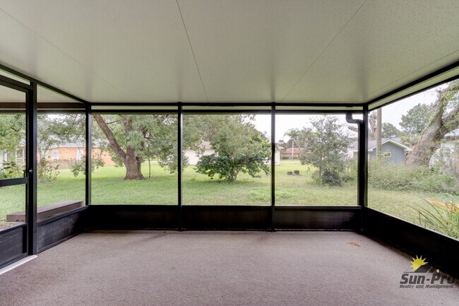 Building Photo - 2025 Willow Oak Dr