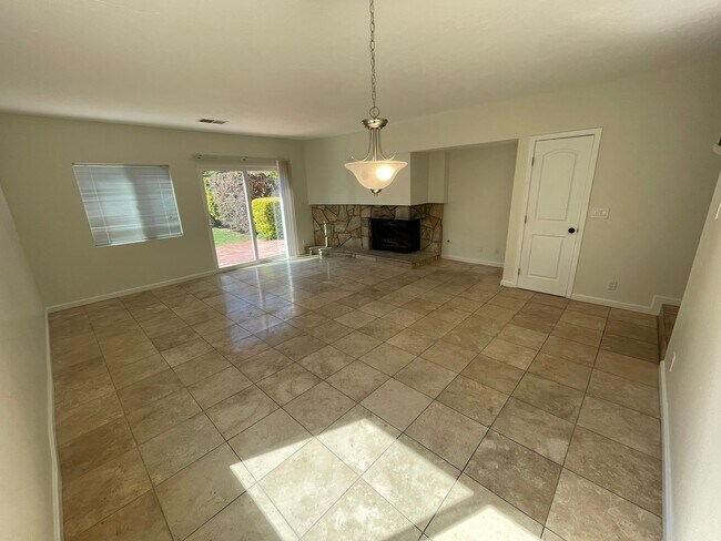 Building Photo - 3745 Portofino Way
