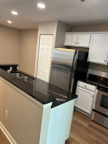 Building Photo - 623 Olmsted Park Pl