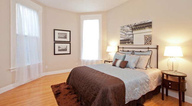 Building Photo - 332 6th Ave