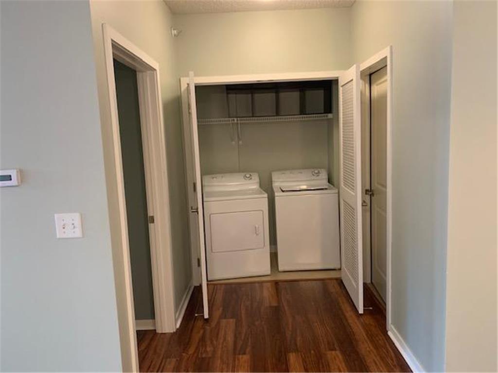 Building Photo - 619 8th St SE