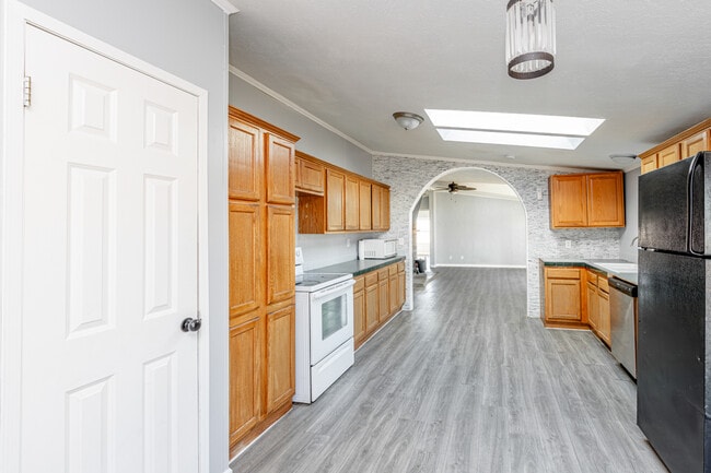 Building Photo - 20945 Via Duran Point