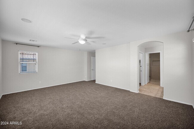 Building Photo - 2532 E Vermont Dr