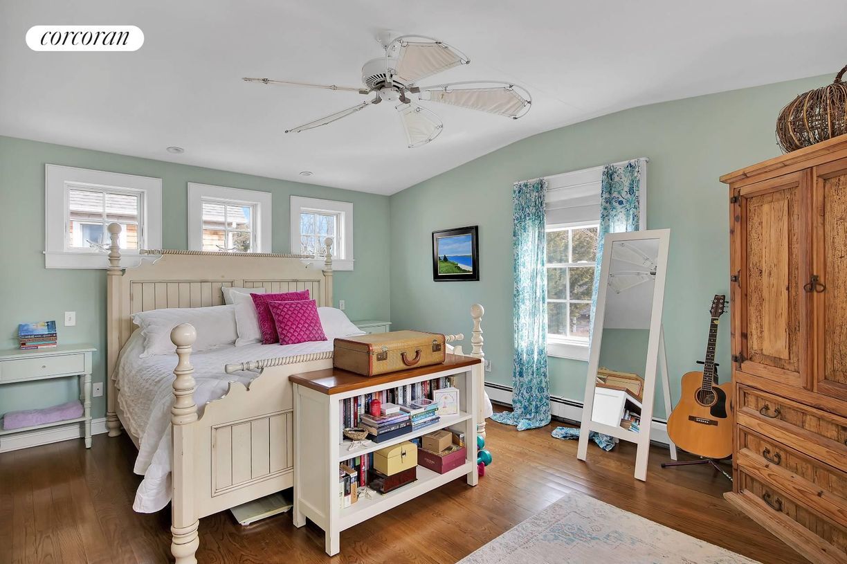 Building Photo - 26 Henry St